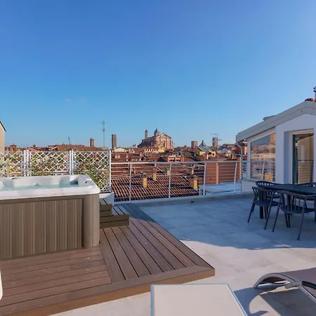 The Rooftop - Panoramic View With Jacuzzi